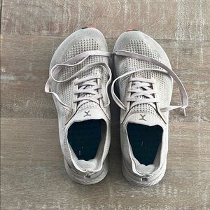 Flux Adapt Runner shoes